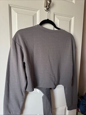 Cropped Long-Sleeve Women's Top in Gray